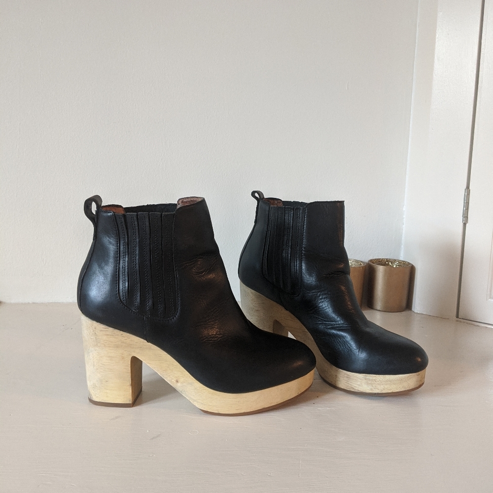 Madewell Wooden Heel Chelsea Boot in black